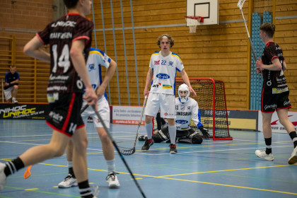 U21B: Chur_Unihockey - Jets  am 09.04.2022 in Chur, Gewerbliche Berufsschule Chur  

Photo: Andi Suter - https://suter.photo/nlb01