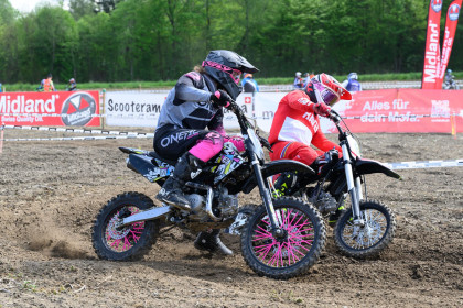 #85-Burch Michael (Giswil) auf TCB in der Kategorie Pitbike Open 200
#15-Arnet Patricia (Sursee) auf Pitbike in der Kategorie Pitbike Light 125

Buswil, 6. Mai 2023

——————————————
Web: https://suter.photo
Instagram: suter.photo
——————————————

©suter.photo 2023