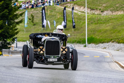 #323 Markus Humbel (Zürich), Ford A Roadster (Baujahr:1929, 3326 ccm, 52 PS)

Lenzerheide, 03. Juni 2023

——————————————
Web: https://suter.photo
Instagram: suter.photo
——————————————

©suter.photo 2023