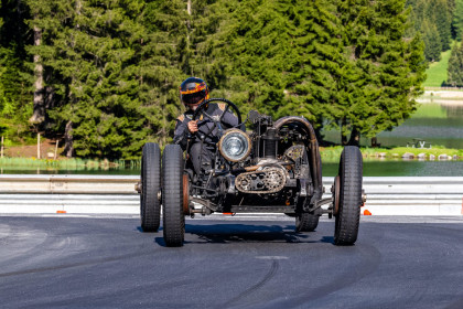 #325 Riccardo Beccarelli (Thusis), Delahaye 107 Racer (Baujahr:1924, 6200 ccm, 130 PS)

Lenzerheide, 03. Juni 2023

——————————————
Web: https://suter.photo
Instagram: suter.photo
——————————————

©suter.photo 2023