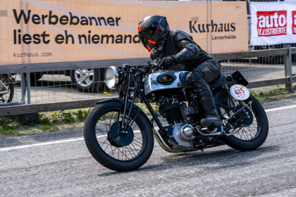 #425 Nik Hofer (Altnau), Ducati Desmo 450 (Baujahr:1969, 450 ccm, 32 PS)

Lenzerheide, 03. Juni 2023

——————————————
Web: https://suter.photo
Instagram: suter.photo
——————————————

©suter.photo 2023