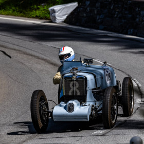 Sonderegger Daniel aus Wangen ZH mit der Startnummer 119 in einem MG Q, Jahrgang 1932, in der Klasse Alpine Performance.