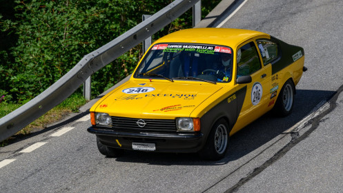 Muzzarelli Urs aus Grüsch mit der Startnummer 246 in einem Opel Kadett C/GTE, Jahrgang 1977, in der Klasse Classic Trophy.