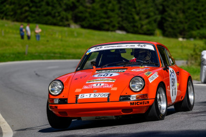 Feustel Florian aus Neunkirch mit der Startnummer 501 in einem Porsche 911 2,3l SR, Jahrgang 1969, in der Klasse Competition.