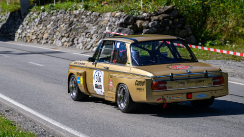 Portmann Roland aus Egg mit der Startnummer 506 in einem BMW 2002, Jahrgang 1975, in der Klasse Competition.