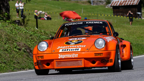 Erbacher Urs aus Aesch mit der Startnummer 515 in einem Porsche 911 RSR, Jahrgang 1974, in der Klasse Competition.